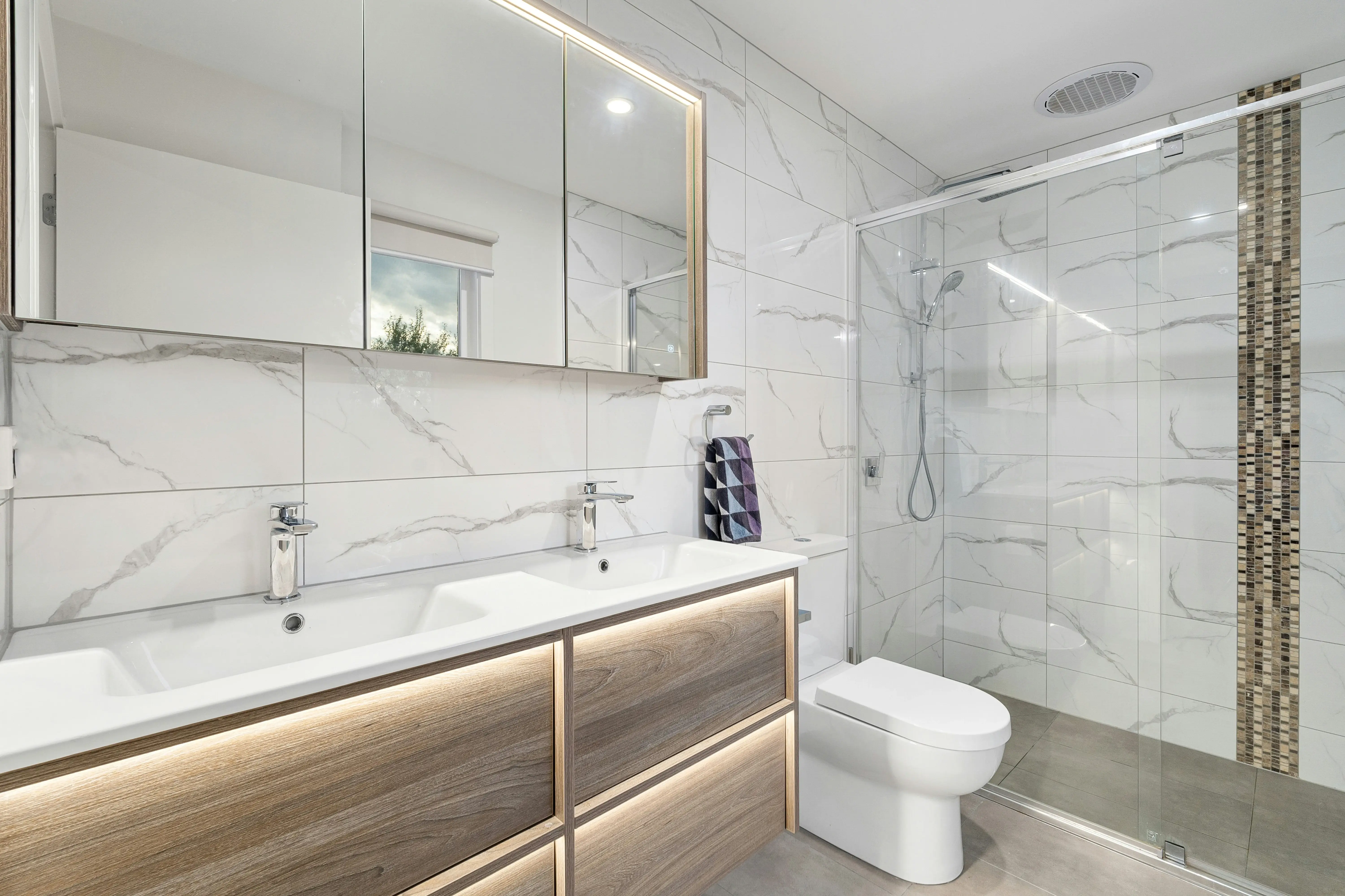 Iluminación atractiva en baños